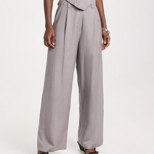 Lioness Wide-Leg Pleated Trousers in Gray